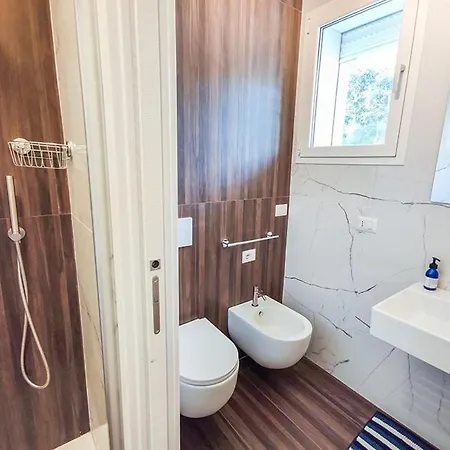 Appartement Nuovissimo Bilocale Marianne Con Posto Auto