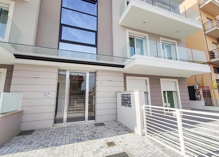 Nuovissimo Bilocale Marianne Con Posto Auto * 圣贝内代托-德尔特龙托